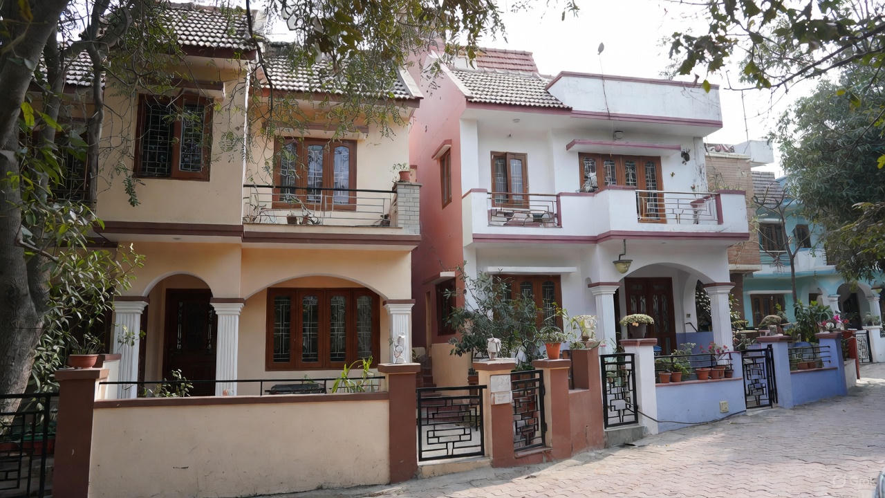 Chattarpur Houses: Keep Your Walls Warm with Cozy Colors This Winter